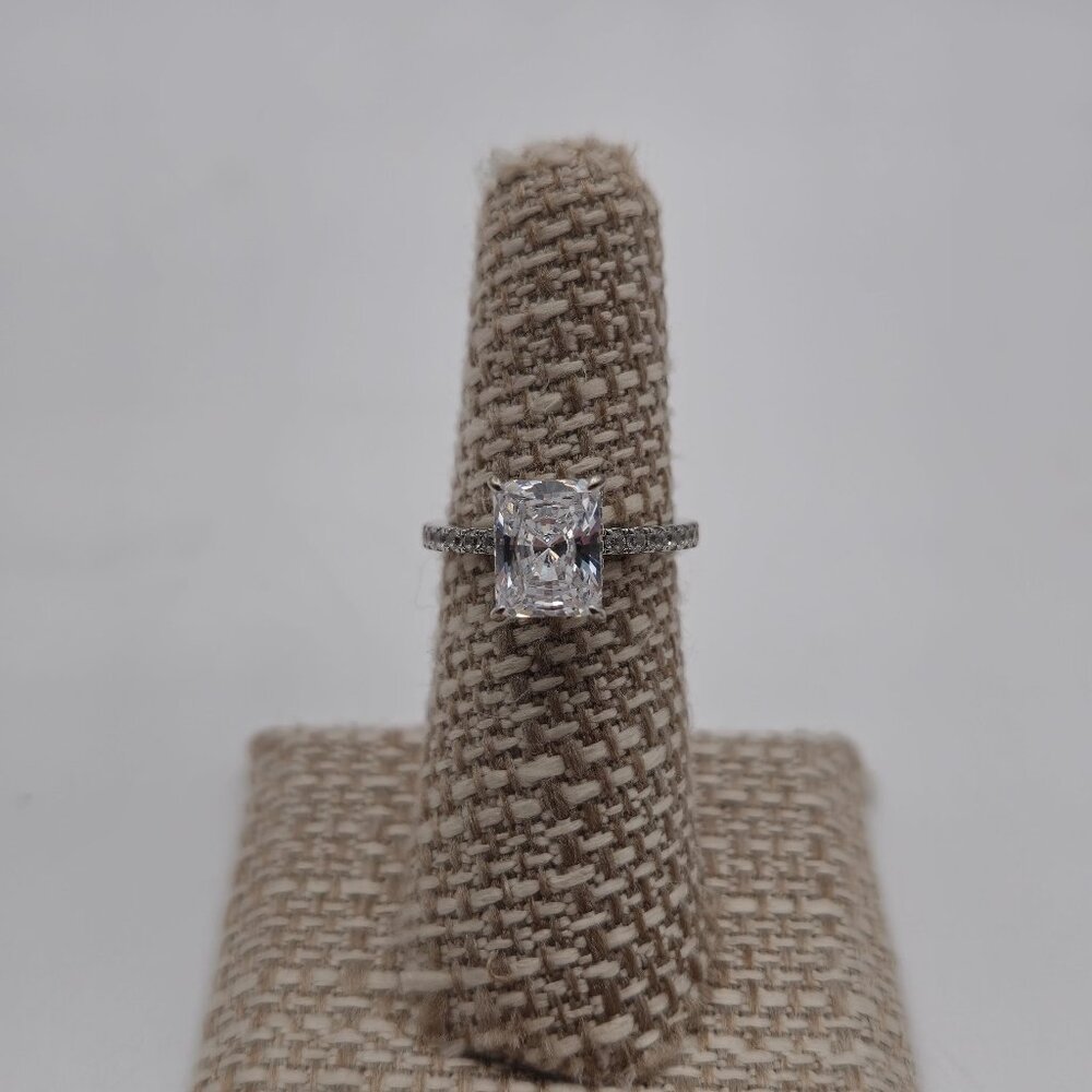 Size 6 Sterling Silver Excellent Bright Cubic Zirconia Gems Ring A3525